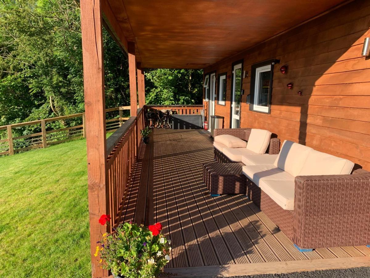 Kabin In The Woods Llandybie Exteriör bild