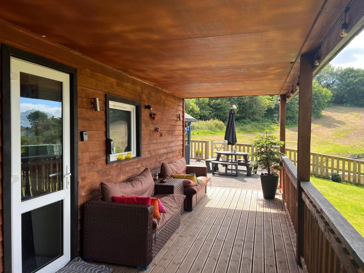 Kabin In The Woods Llandybie Exteriör bild