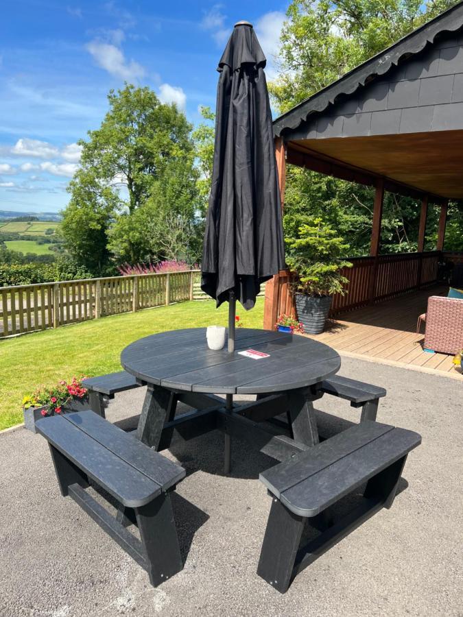 Kabin In The Woods Llandybie Exteriör bild