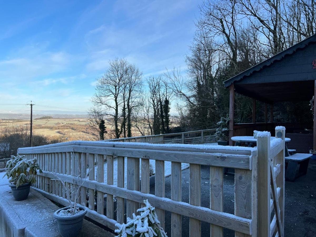 Kabin In The Woods Llandybie Exteriör bild